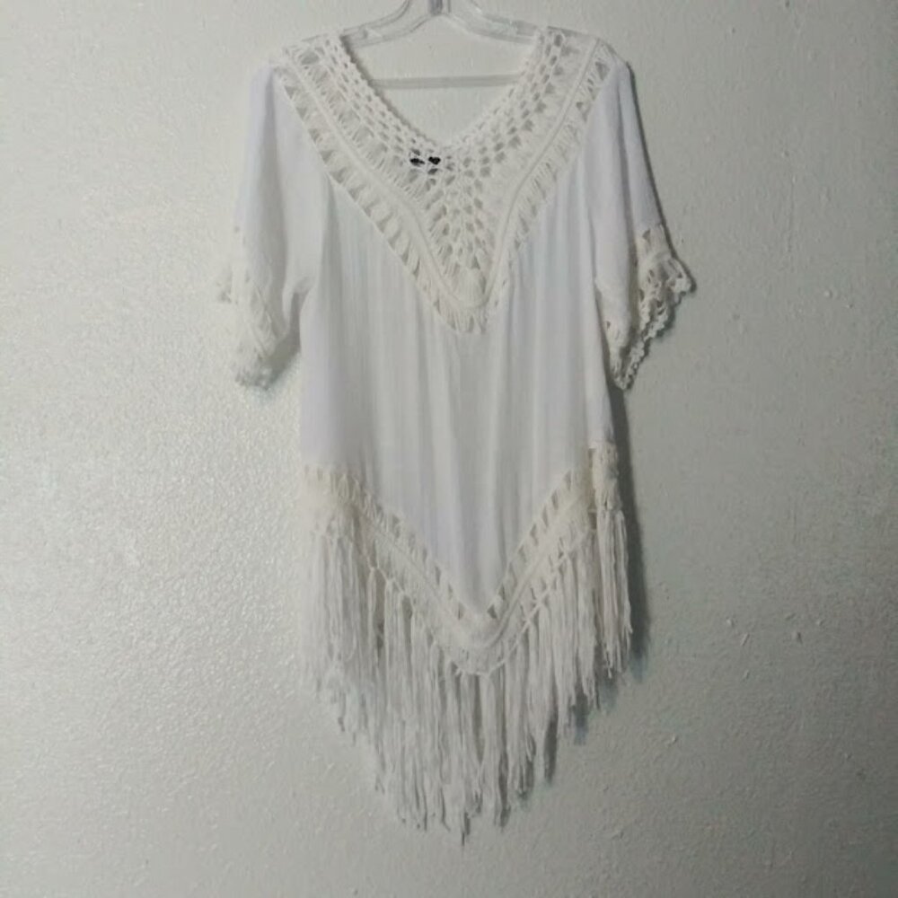 Vivid women's size M white fringe top
